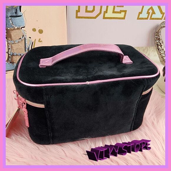 NWT 💕 Juicy Couture Black Velvet Train Case Travel Signature -  #7085 💕 - Picture 2 of 7